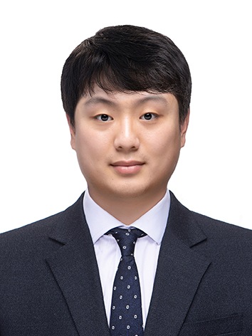 김지용 사진